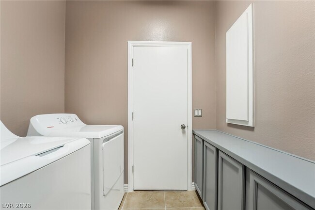 Building Photo - 4664 Deer Forest Ave