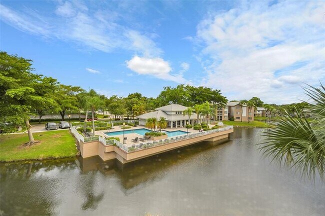 Building Photo - 9833 Westview Dr