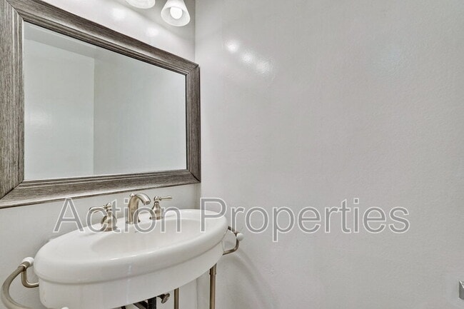 Building Photo - 1963 Landess Ave