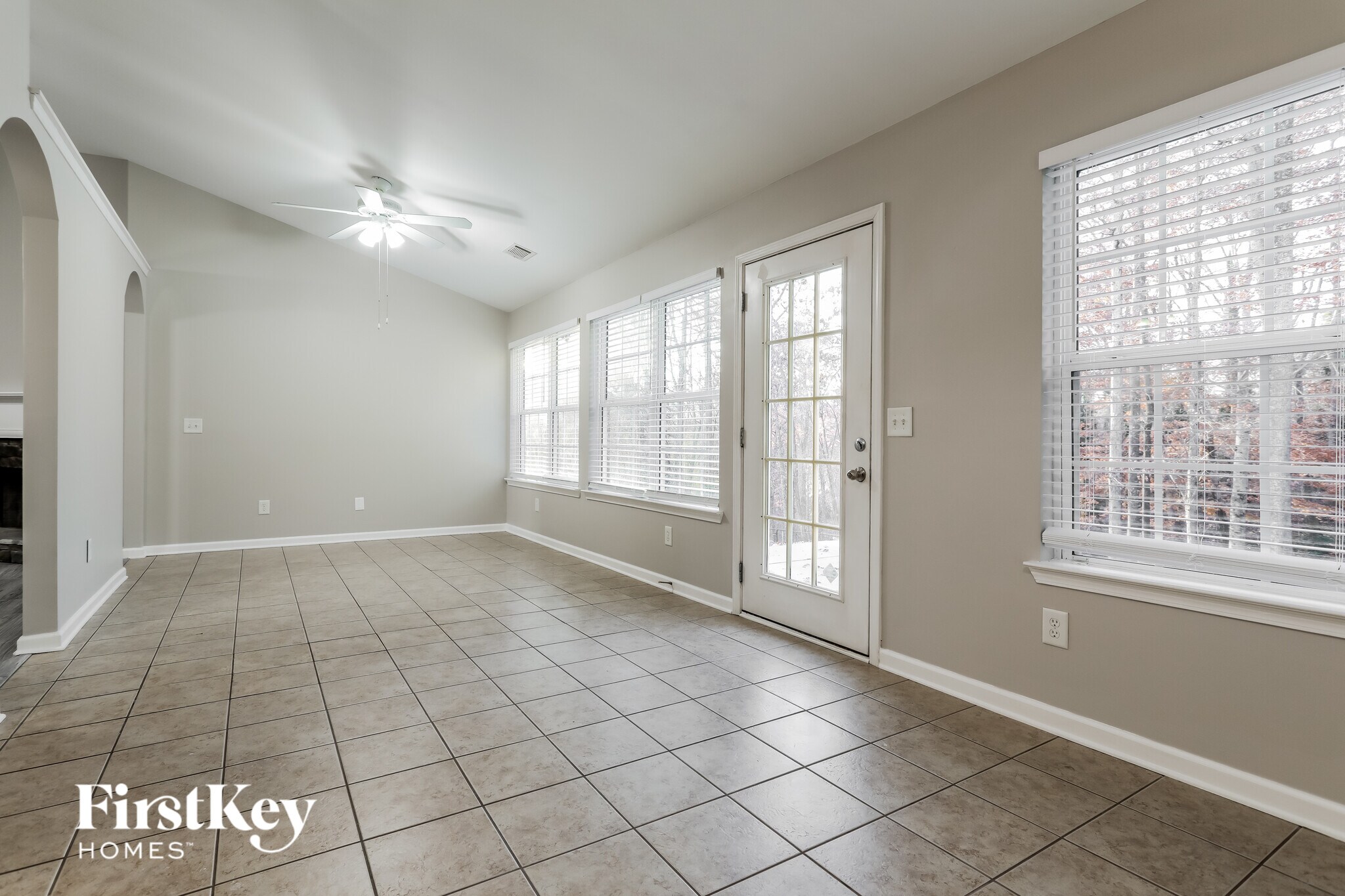 Building Photo - 6732 Carriage Walk Ln