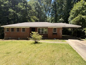 Building Photo - 3 Bed and 1.5 Bath in Decatur!