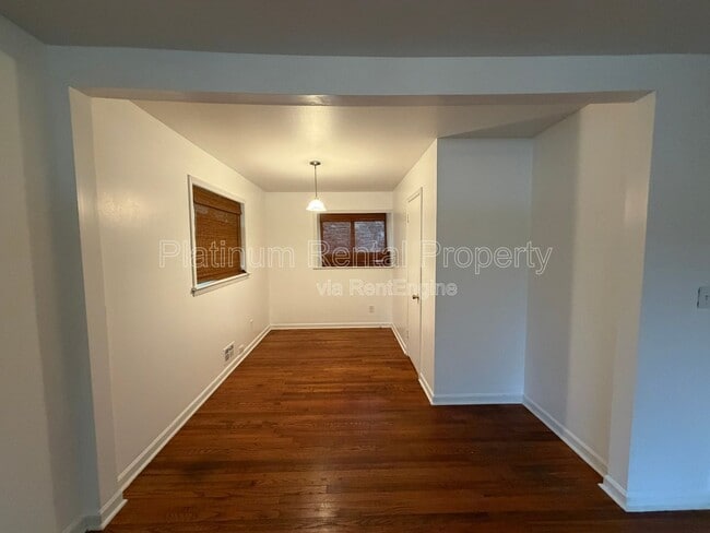 Building Photo - 3721 Brookcrest Cir