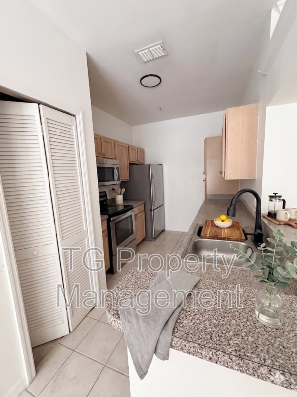 Building Photo - 7800 Point Meadows Dr