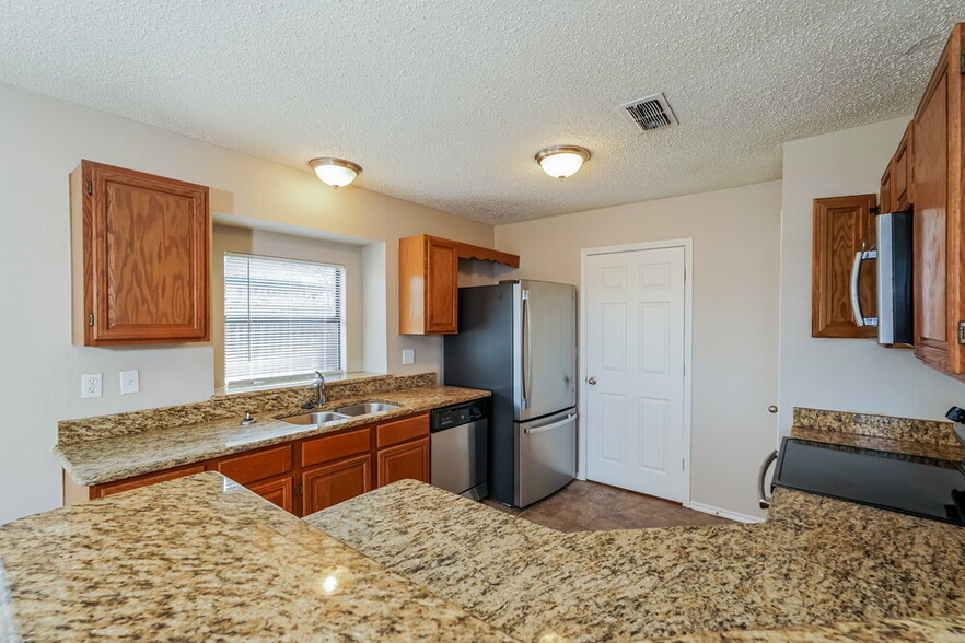 Building Photo - 1505 Glenwillow Dr