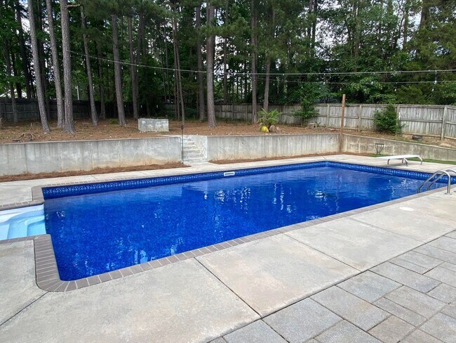 Building Photo - 654 Tara Ln