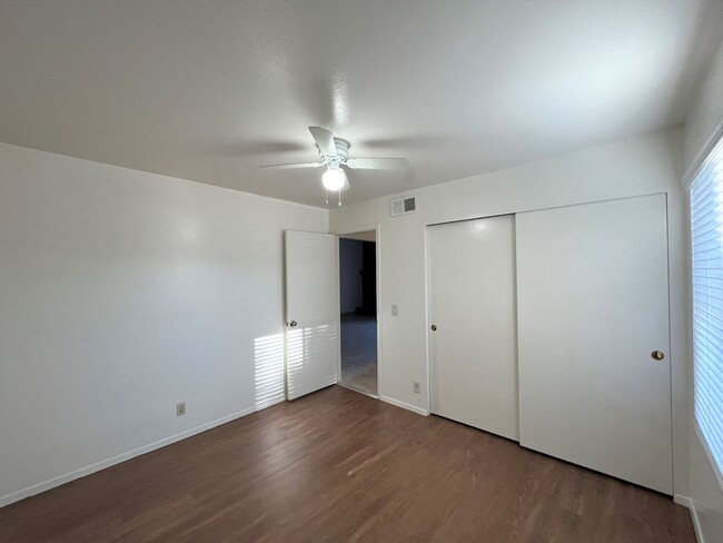 Building Photo - CONDO - OAK CREEK ESTADOS - VILLAGE OF OAK...