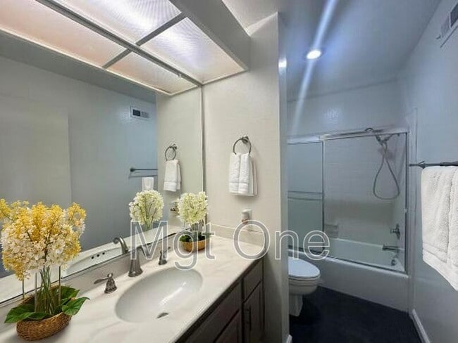 Building Photo - 23328 Copante