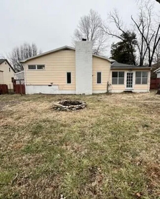 Building Photo - 3 bedroom/2 bath house