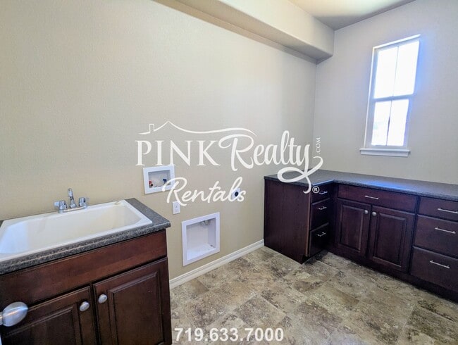 Building Photo - 7695 Wrangler Ridge Dr