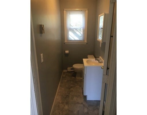 Building Photo - 32 Aster St