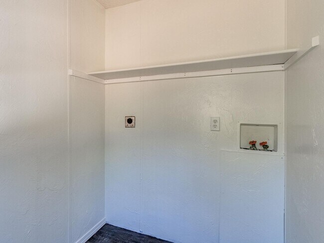 Building Photo - 3bed/2bath Mobile Home Available on 1.3 Acres in Noble!