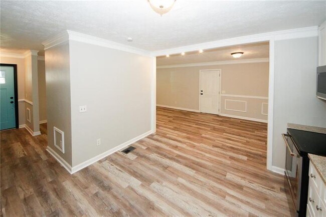 Building Photo - 1616 W Kellogg Cir