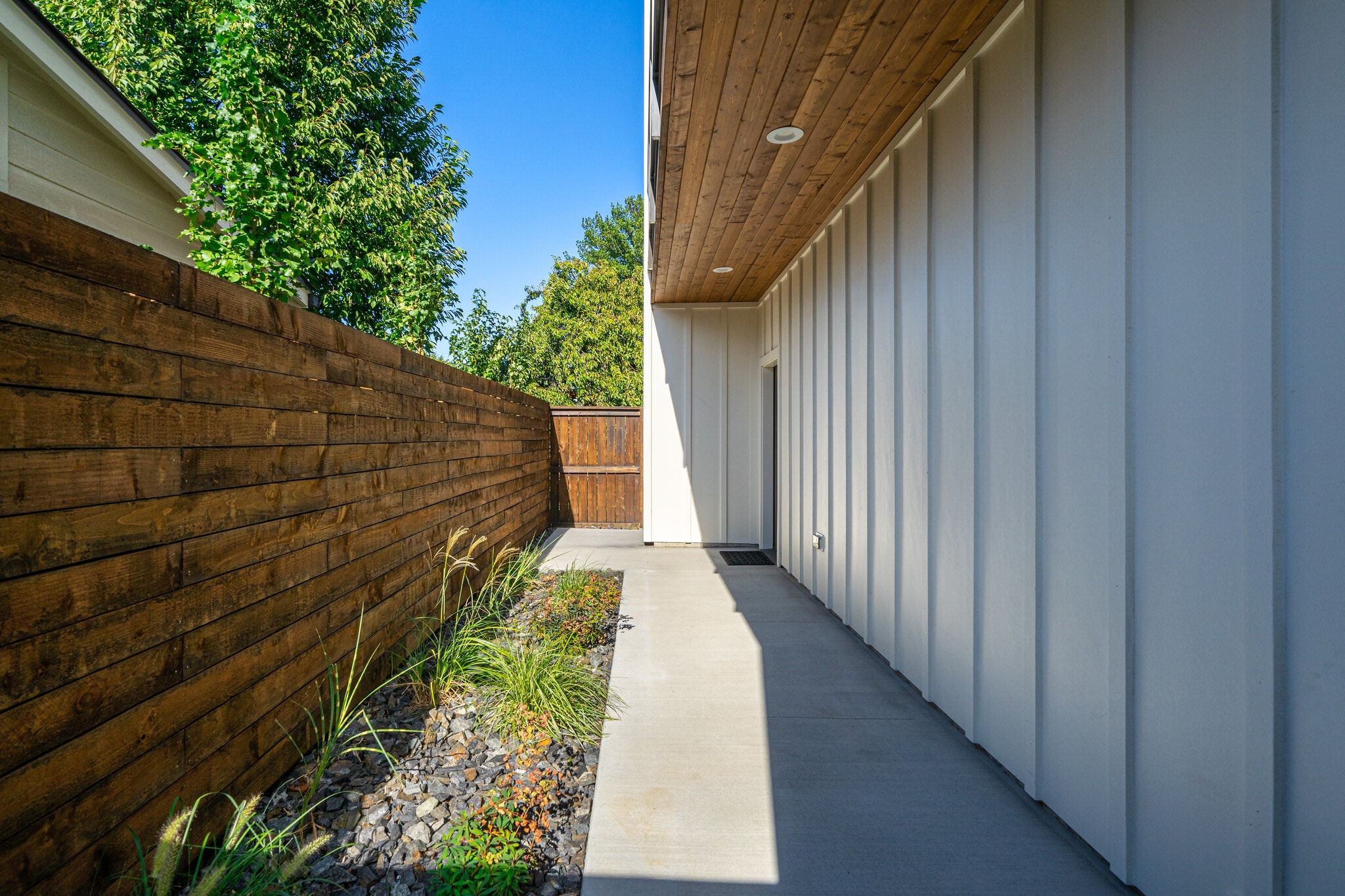Building Photo - 823 Orondo Ave