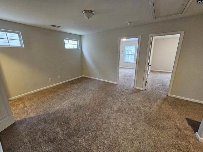 Building Photo - 940 Yarrow Ln