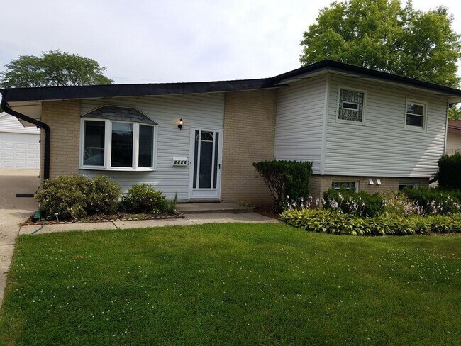 Building Photo - 2626 Pauline Ave