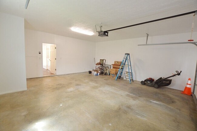 Building Photo - 45-722-722 Puohala St