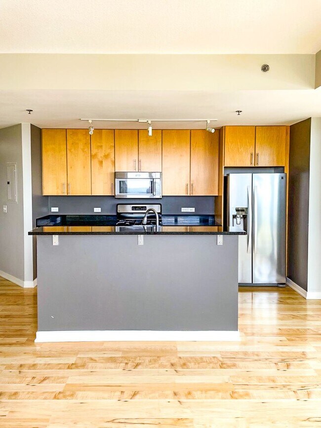 Building Photo - 21st Floor Corner Unit | Downtown Luxury Living w/ Balcony, Parking & Amenities