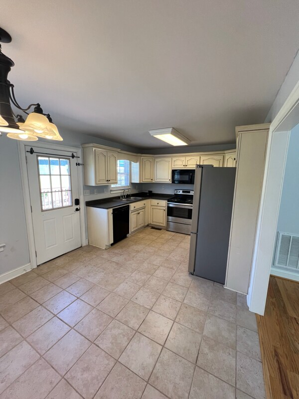 Building Photo - 2029 Armstrong Loop