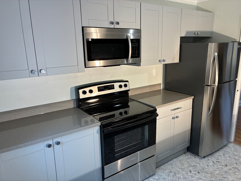 Building Photo - 202 Park St