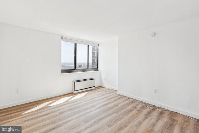 Building Photo - 1420 Locust St