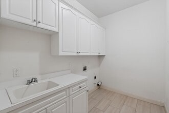 Building Photo - 2979 Gateland Square