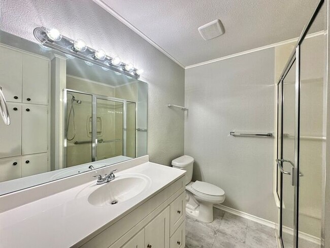 Building Photo - Beautiful 4 Bedroom 2 Bathroom home in Tyler!