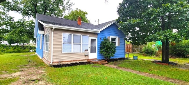 Building Photo - 104 Middleneck Ln