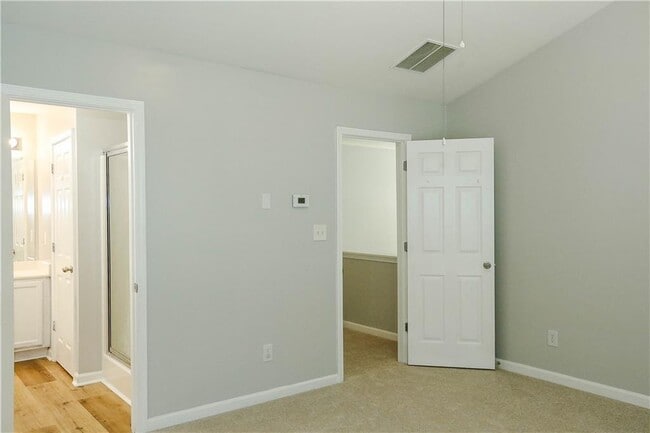 Building Photo - 2158 Staunton Dr