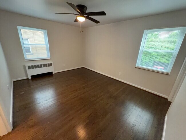 Building Photo - 3089 Glenmore Ave