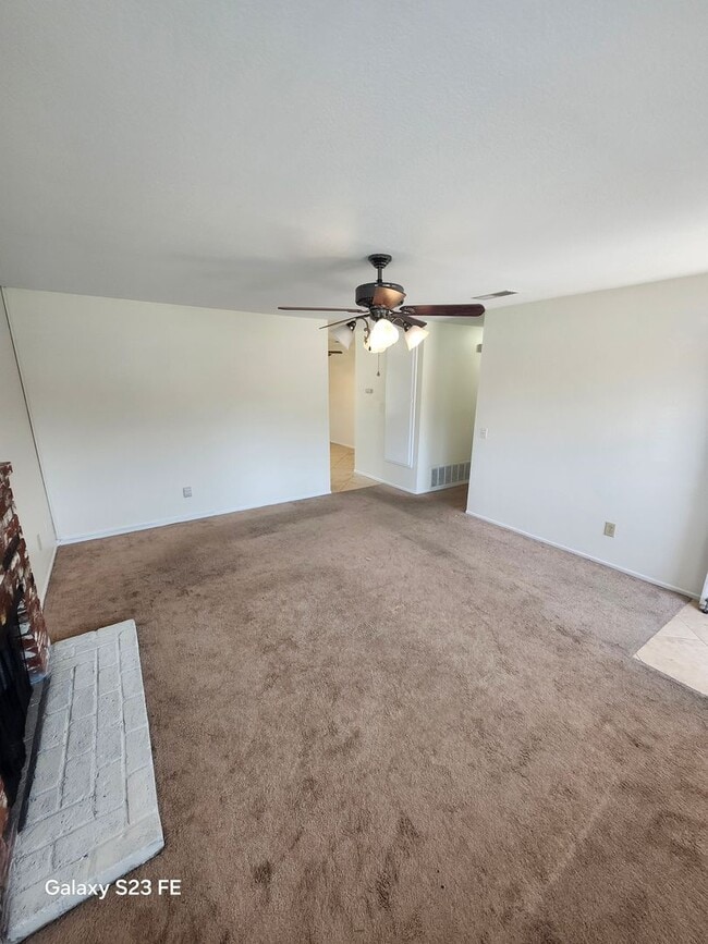 Building Photo - Single-Story home in Chino ready for you to move right in!