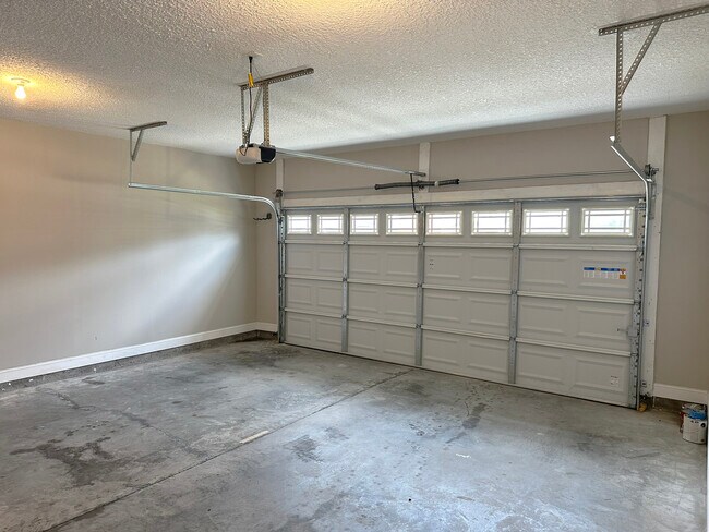 Building Photo - 732 Waterlily Ct