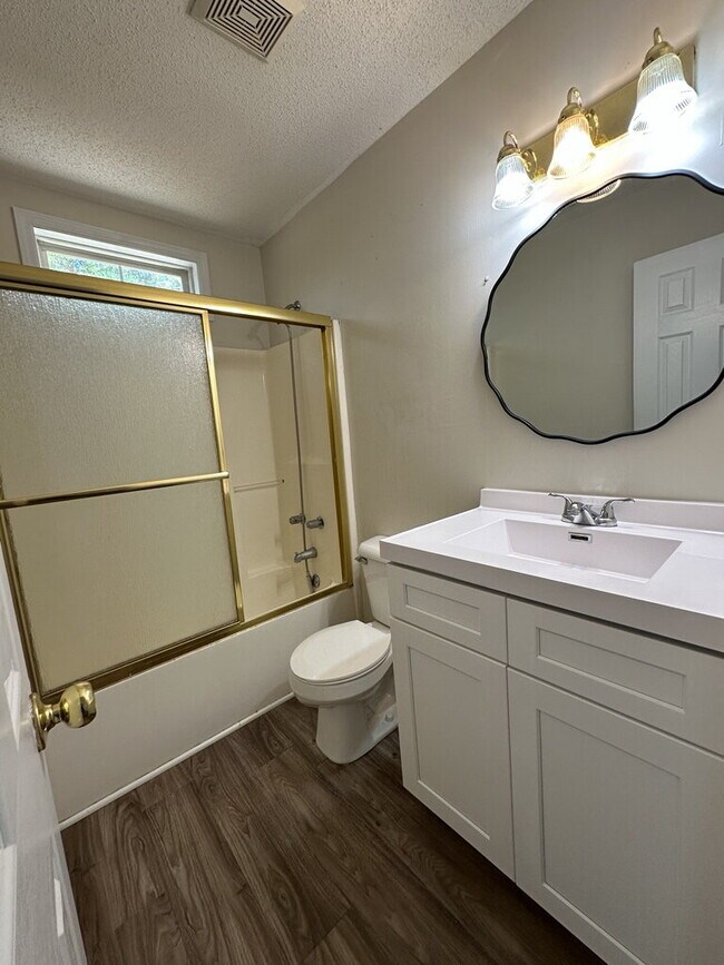 Building Photo - 400 Winners Cir S