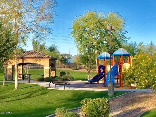 Building Photo - Gorgeous 4 Bed 3 Bath home located in Chandler