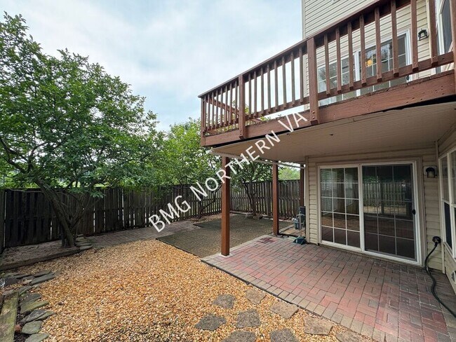 Building Photo - 10230 Magnolia Grove Dr