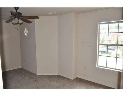 Building Photo - 1773 N Chestnut Ave