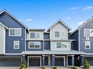 Building Photo - Stunningly Upgraded 2-Bed, 2.5-Bath Townho...