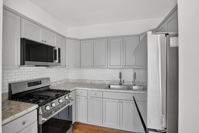 Building Photo - 540 Bramhall Ave
