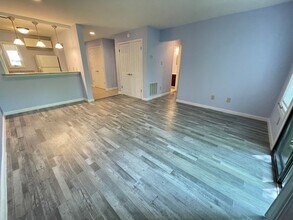 Building Photo - Mill Creek - Updated 2br 2ba garden-style ...