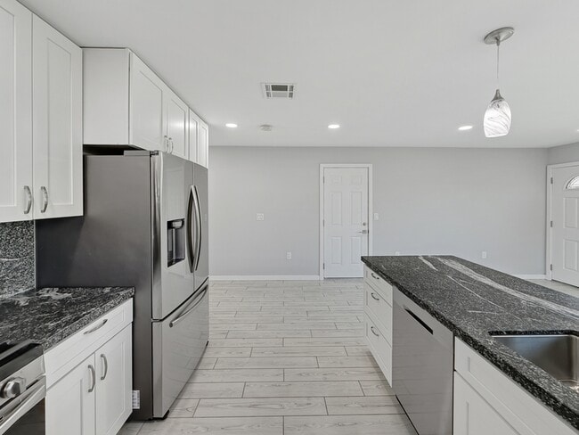 Building Photo - 6123 Horton Dr