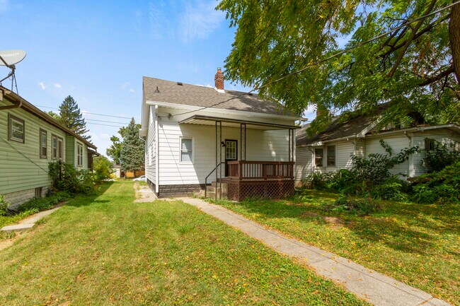 Building Photo - 1537 E Legrande Ave