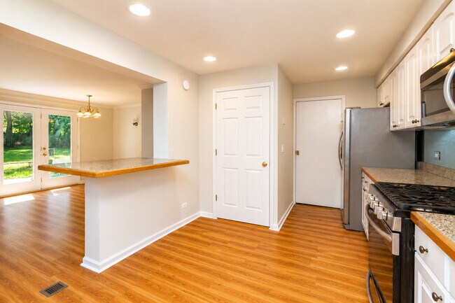 Building Photo - 1305 1st St