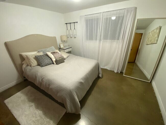 Building Photo - 3610 Scenic Dr