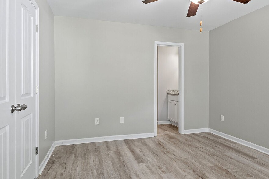 1st floor bedroom - 207 Royal Way