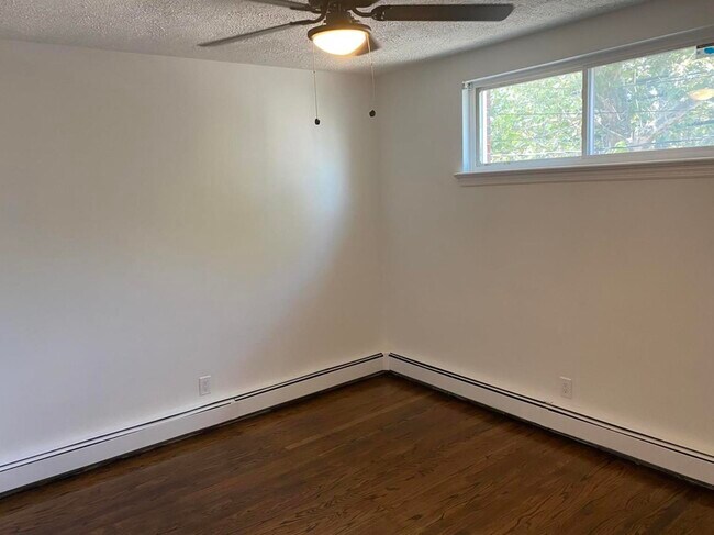 Building Photo - 132 Nelson Ave