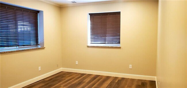 Building Photo - 609 Armistice Blvd