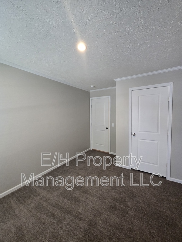 Building Photo - 501 S Edwards Ave