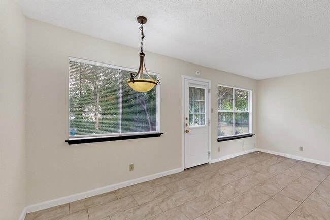 Building Photo - 6605 Bluestone St