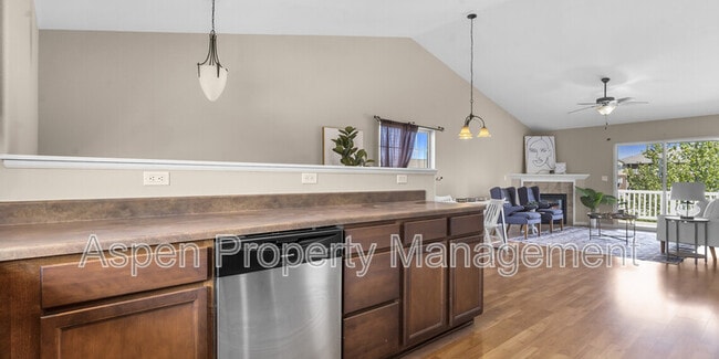 Building Photo - 482 N Mckenzie Ln