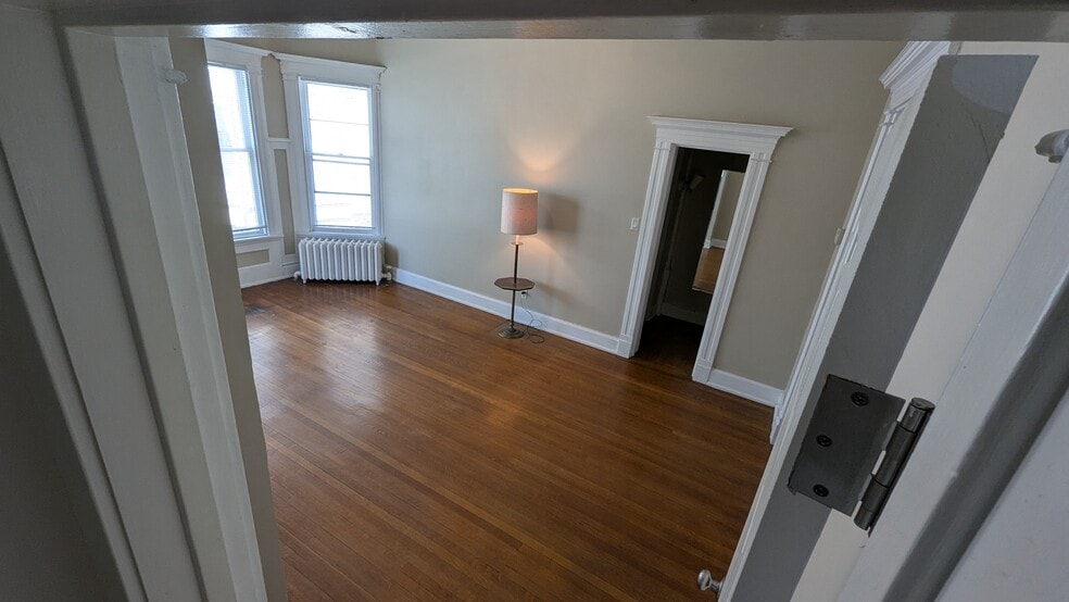 Building Photo - 2257 Scottwood Ave