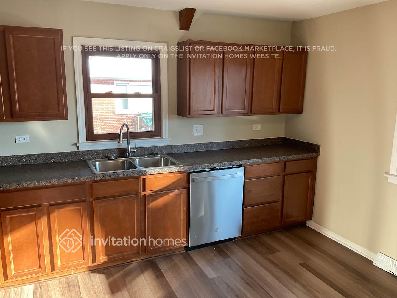 Building Photo - 439 W Lake Park Dr